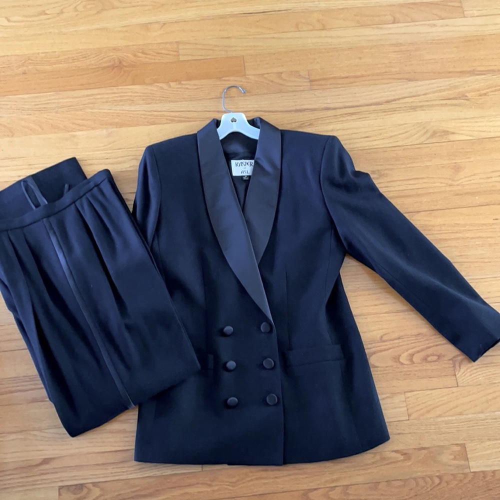 Kasper gorgeous wool, like new, black tuxedo suit.